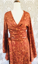 Load image into Gallery viewer, Luna Bell Top - 100% Silk - Mix Orange Paisley - Free Size